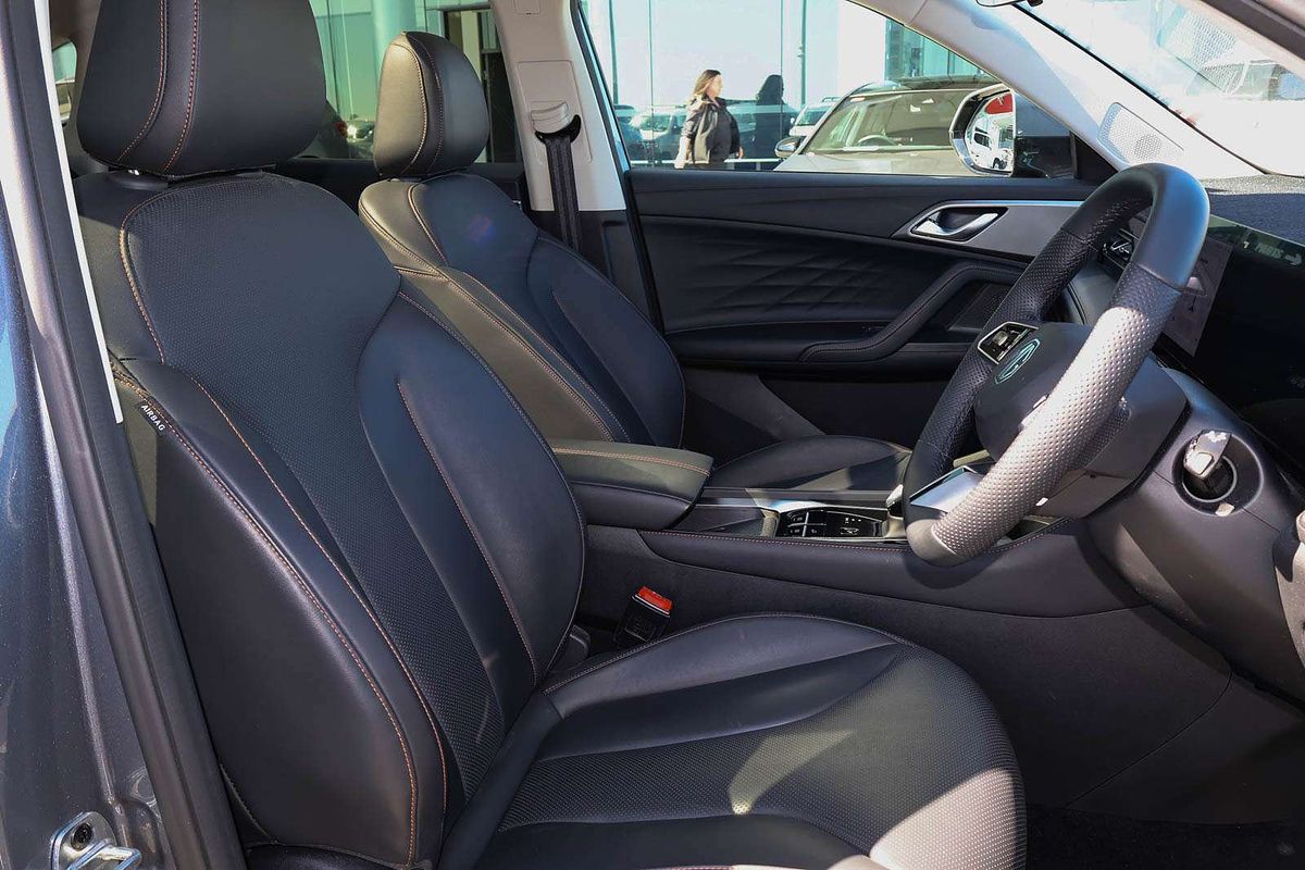 2024 MG HS Essence AS33