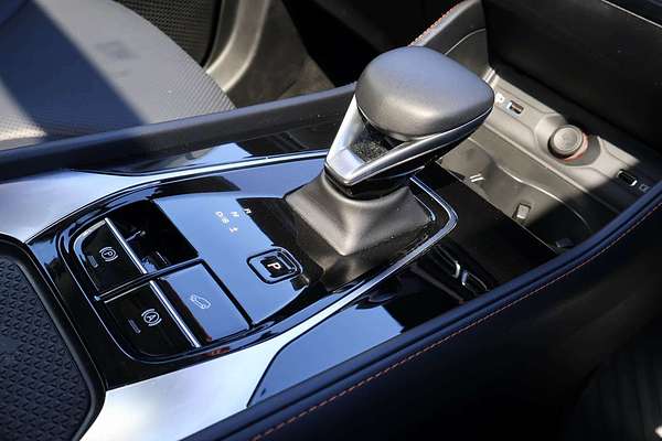 2024 MG HS Essence AS33