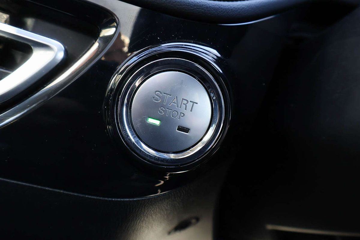 2024 MG HS Essence AS33