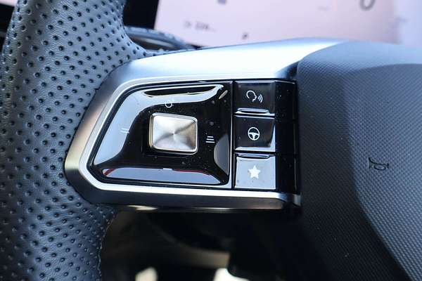 2024 MG HS Essence AS33