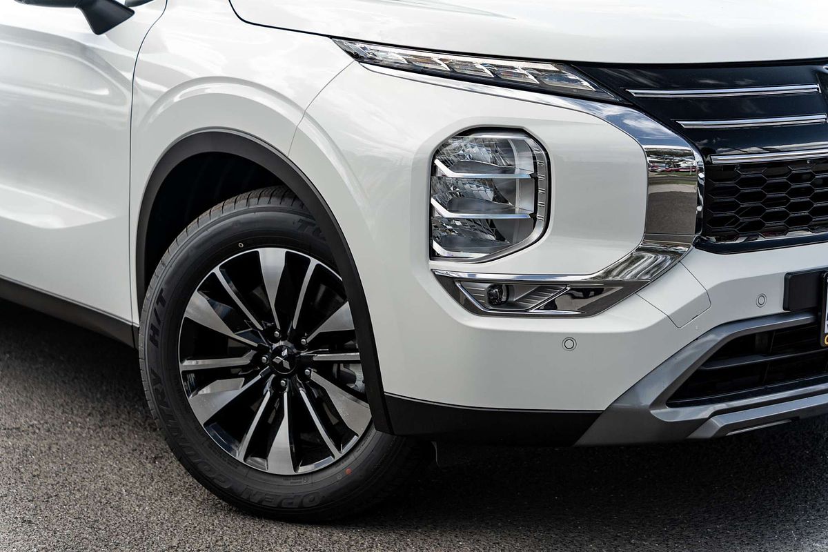 2025 Mitsubishi Outlander LS ZM