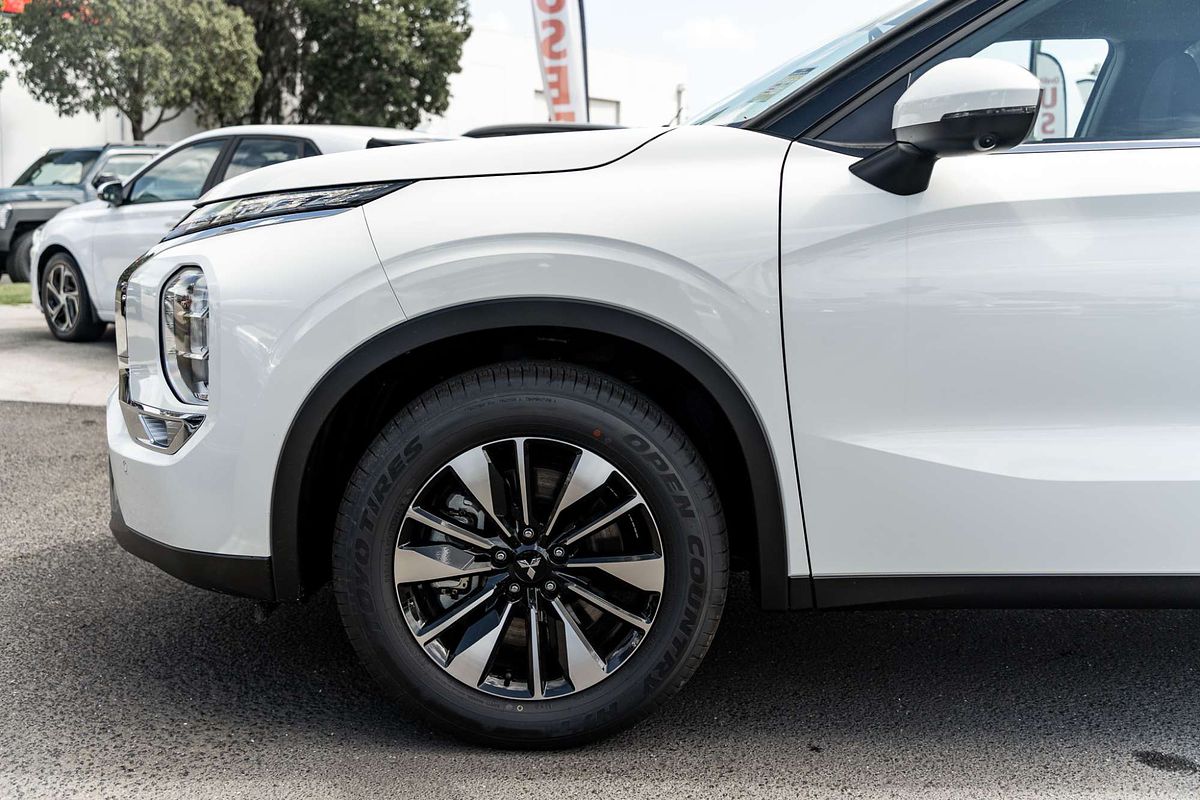 2025 Mitsubishi Outlander LS ZM