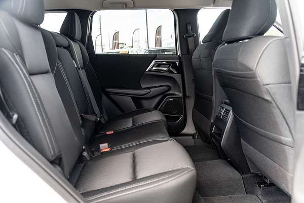 2025 Mitsubishi Outlander LS ZM