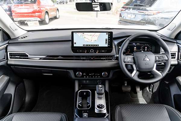 2025 Mitsubishi Outlander LS ZM