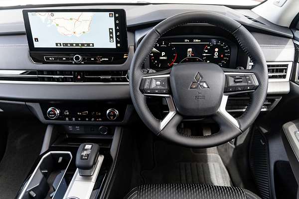 2025 Mitsubishi Outlander LS ZM