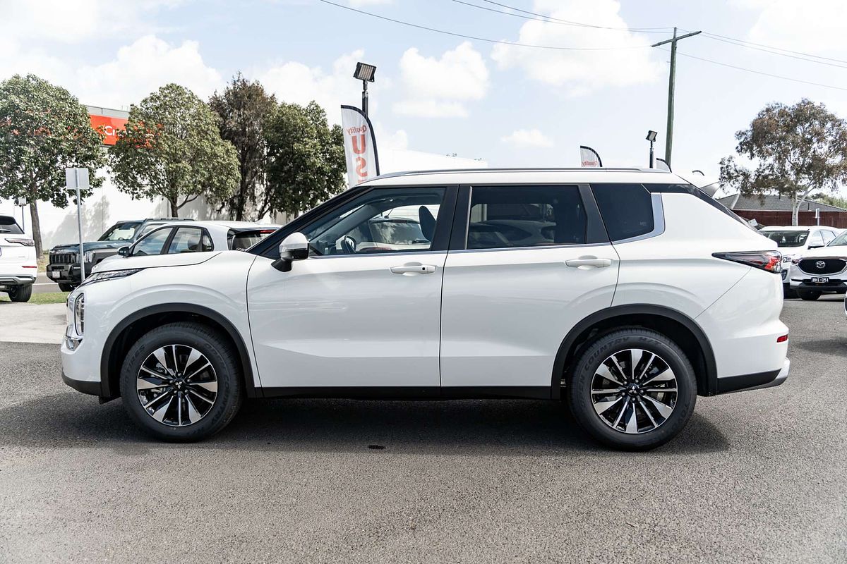 2025 Mitsubishi Outlander LS ZM