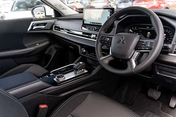 2025 Mitsubishi Outlander LS ZM