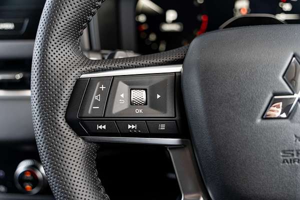 2025 Mitsubishi Outlander LS ZM