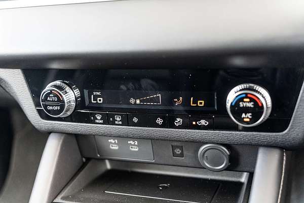 2025 Mitsubishi Outlander LS ZM