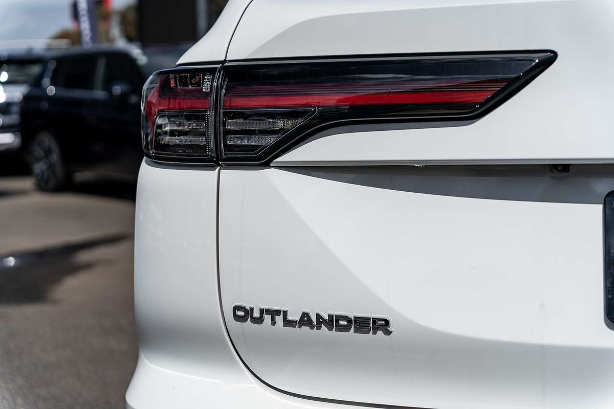 2025 Mitsubishi Outlander Exceed ZM