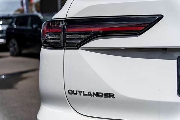 2025 Mitsubishi Outlander Exceed ZM