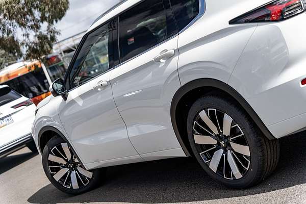 2025 Mitsubishi Outlander Exceed ZM