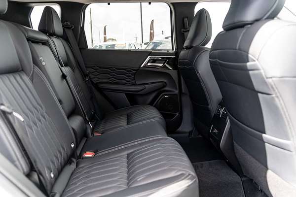 2025 Mitsubishi Outlander Exceed ZM