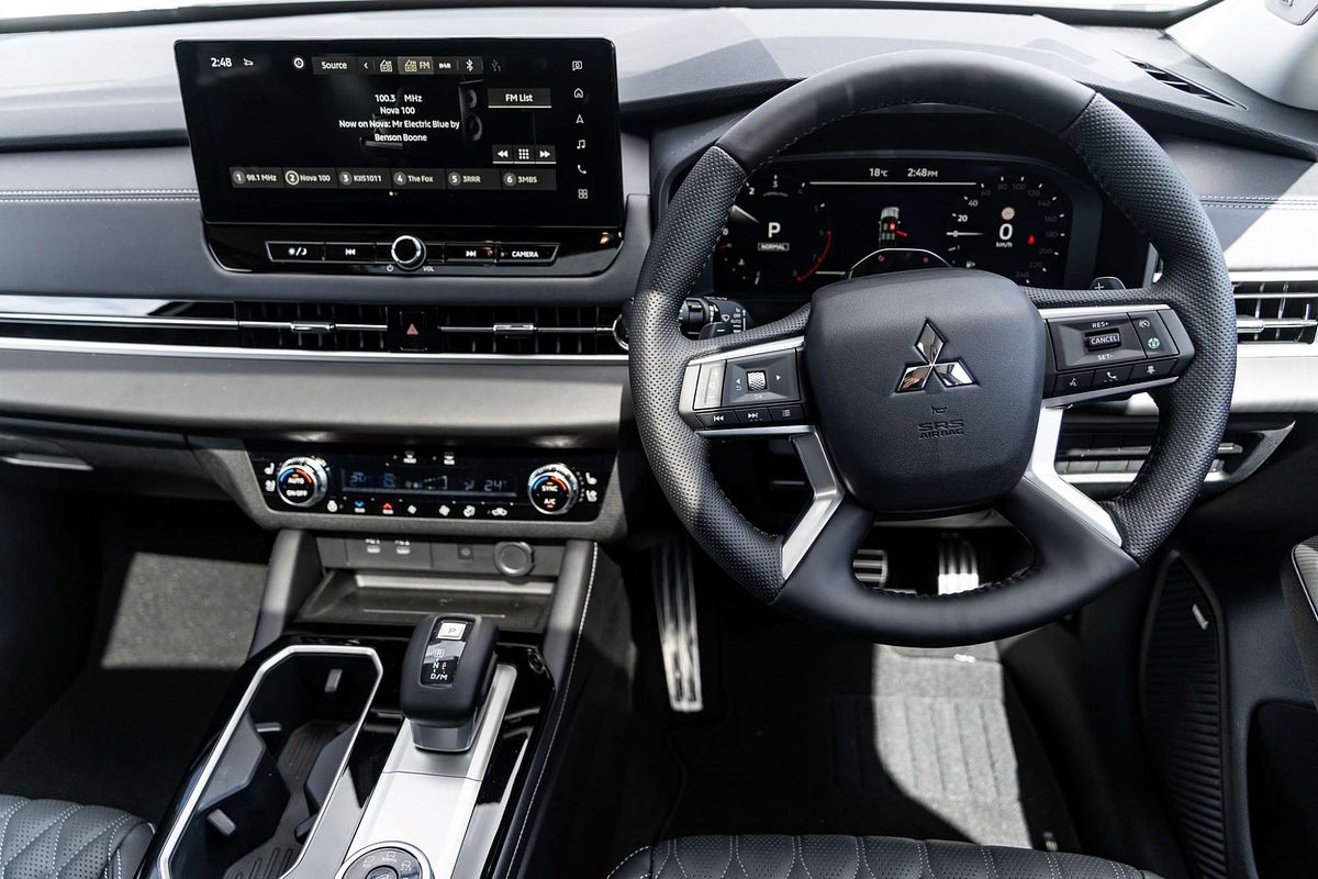 2025 Mitsubishi Outlander Exceed ZM