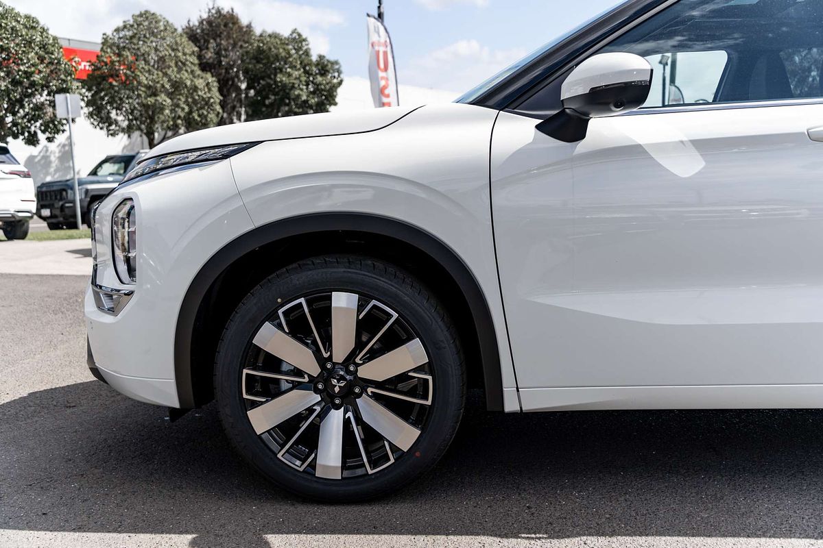 2025 Mitsubishi Outlander Exceed ZM