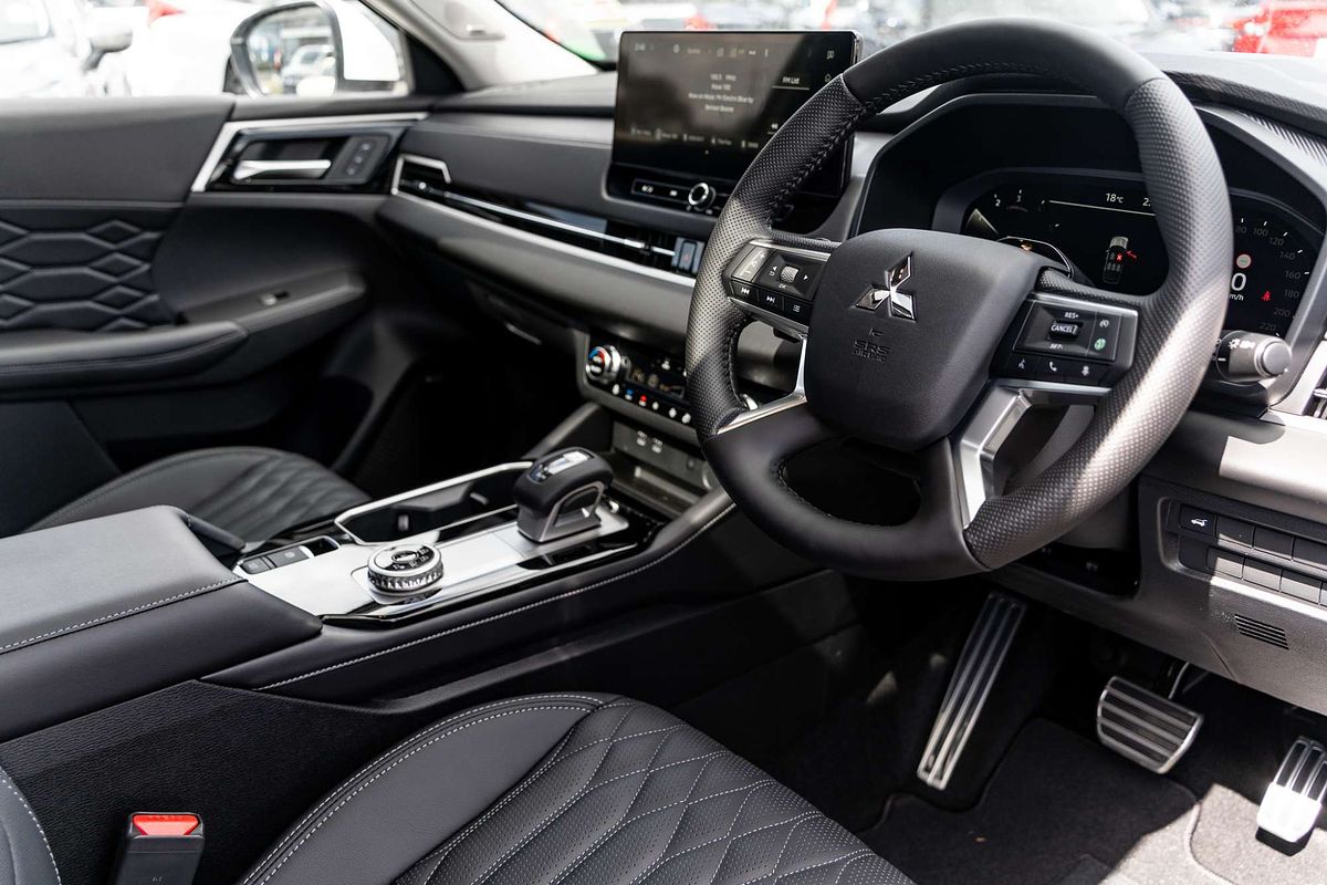 2025 Mitsubishi Outlander Exceed ZM