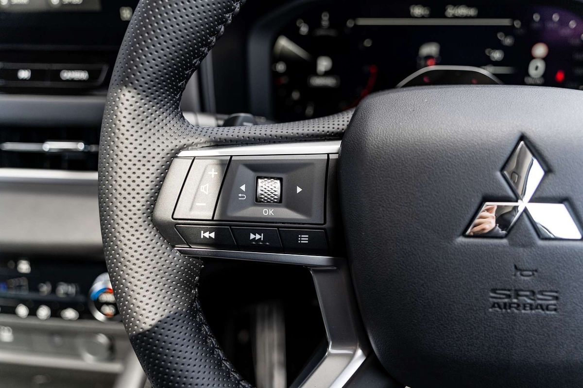 2025 Mitsubishi Outlander Exceed ZM