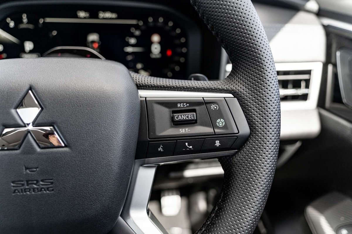 2025 Mitsubishi Outlander Exceed ZM