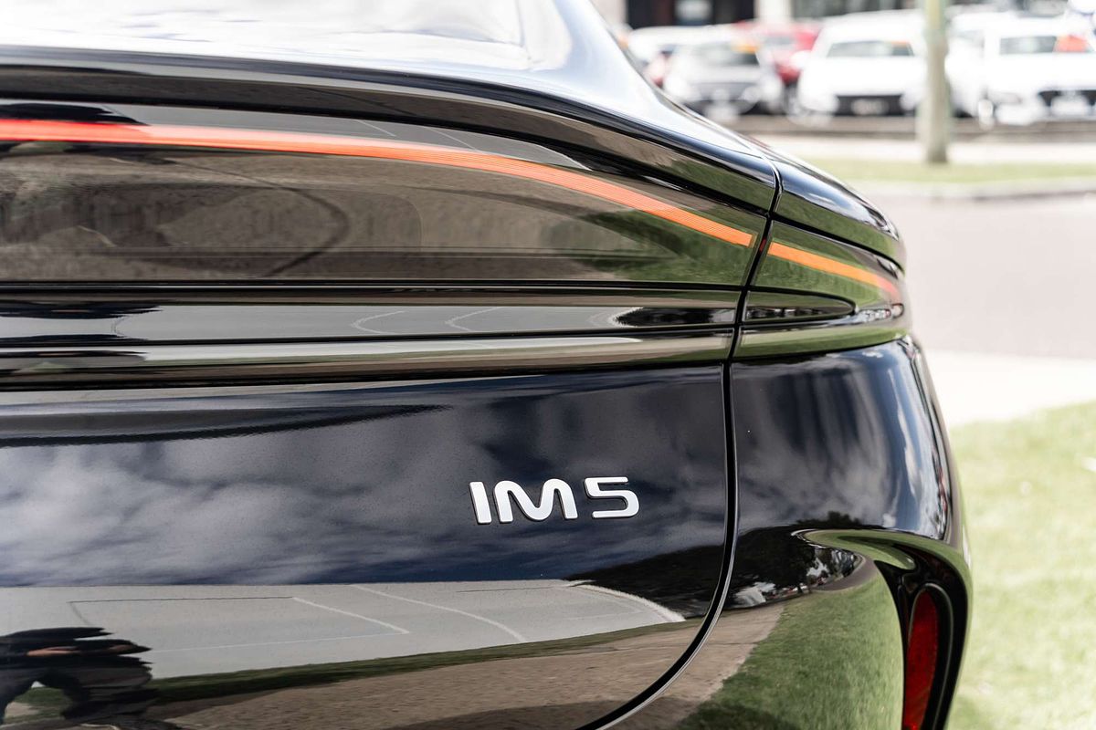 2025 MG IM5 Platinum P12L