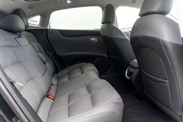 2025 MG IM5 Platinum P12L