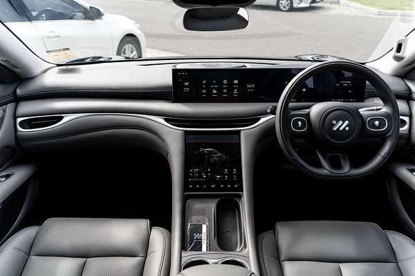 2025 MG IM5 Platinum P12L