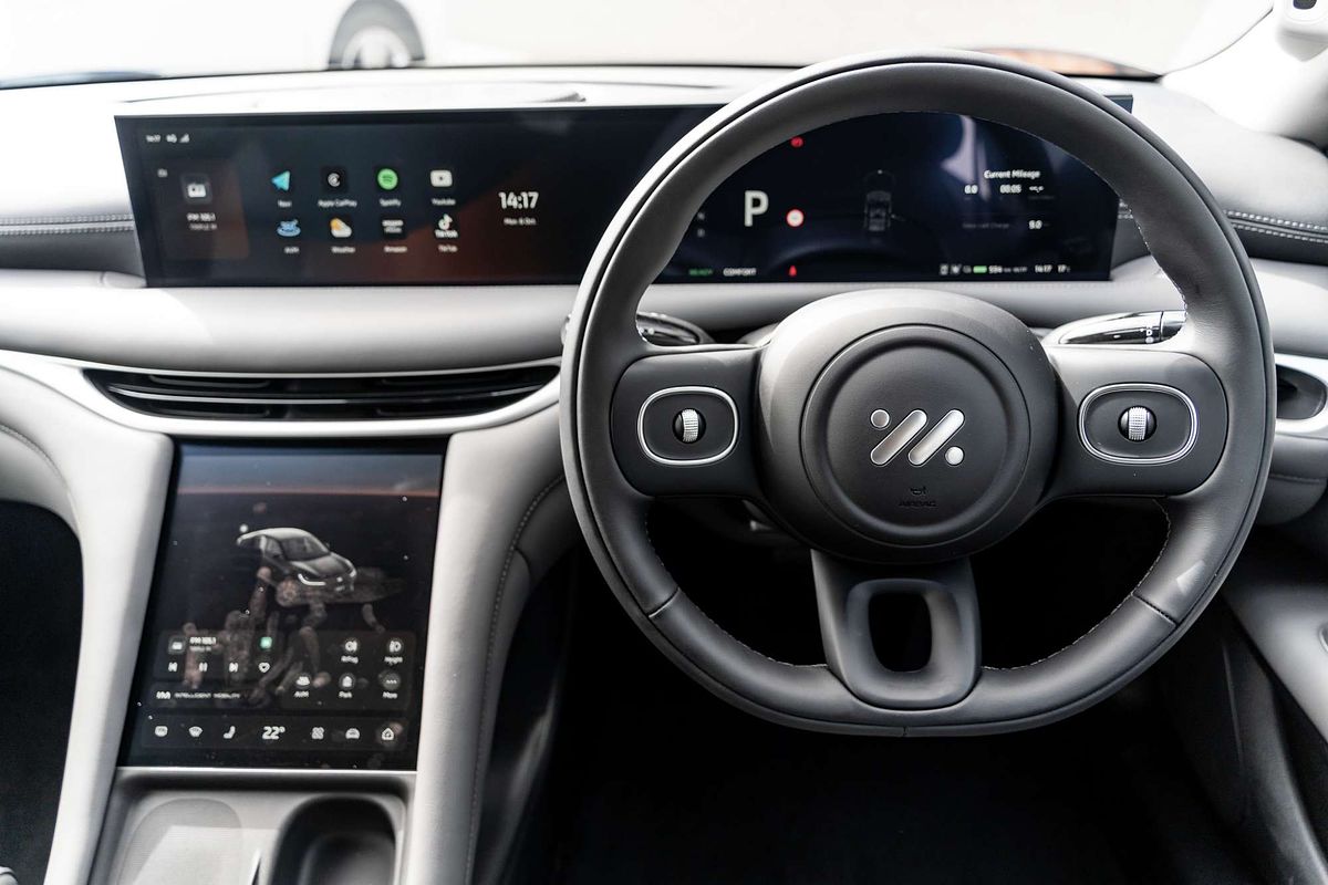 2025 MG IM5 Platinum P12L