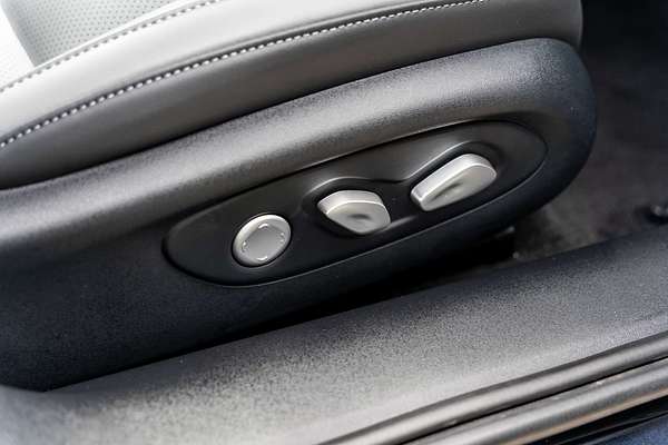 2025 MG IM5 Platinum P12L