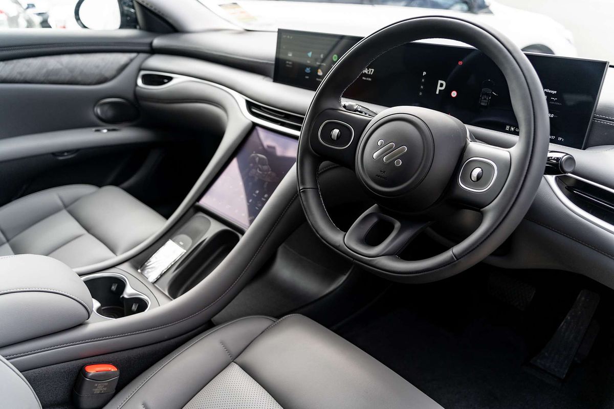 2025 MG IM5 Platinum P12L