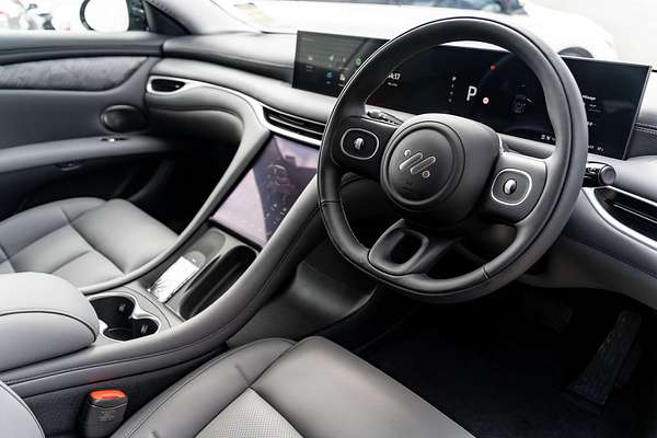 2025 MG IM5 Platinum P12L