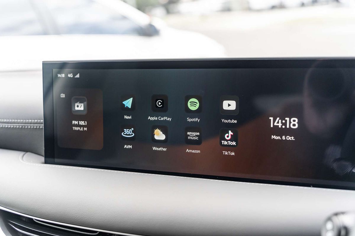 2025 MG IM5 Platinum P12L