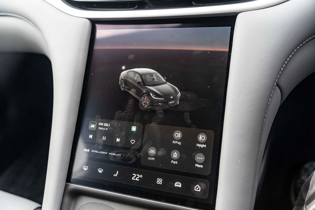 2025 MG IM5 Platinum P12L