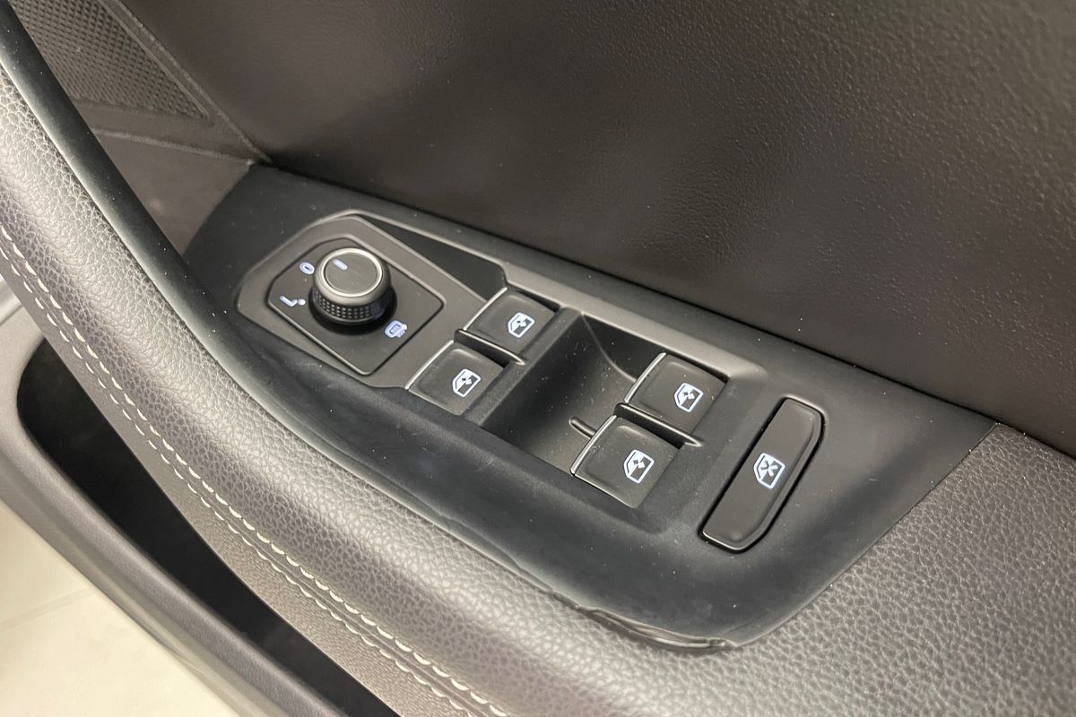 2015 Volkswagen PASSAT 140 TDI HIGHLINE 6 SP AUTO DIRECT SHIFT 4D SEDAN DT4 DIESEL