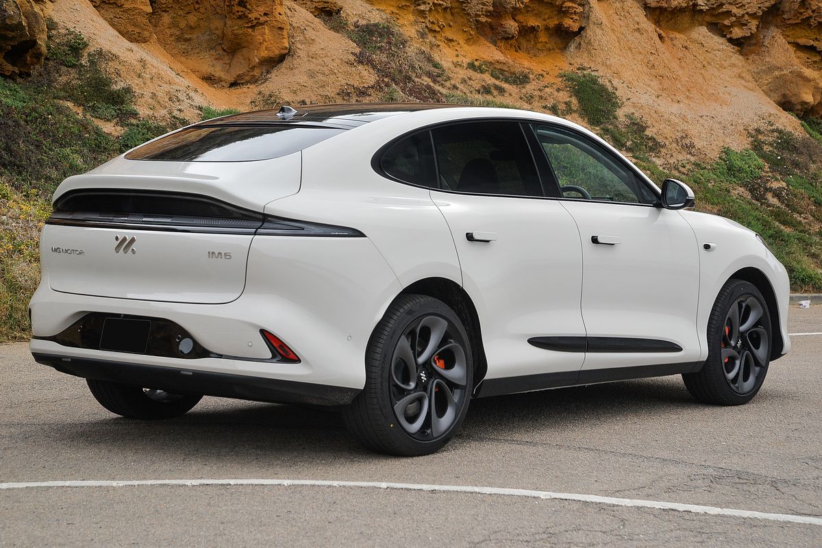 2025 MG IM6 Platinum S12L
