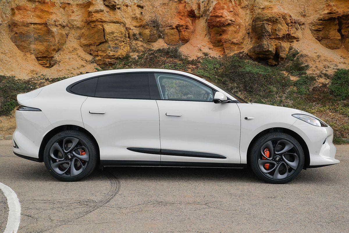 2025 MG IM6 Platinum S12L