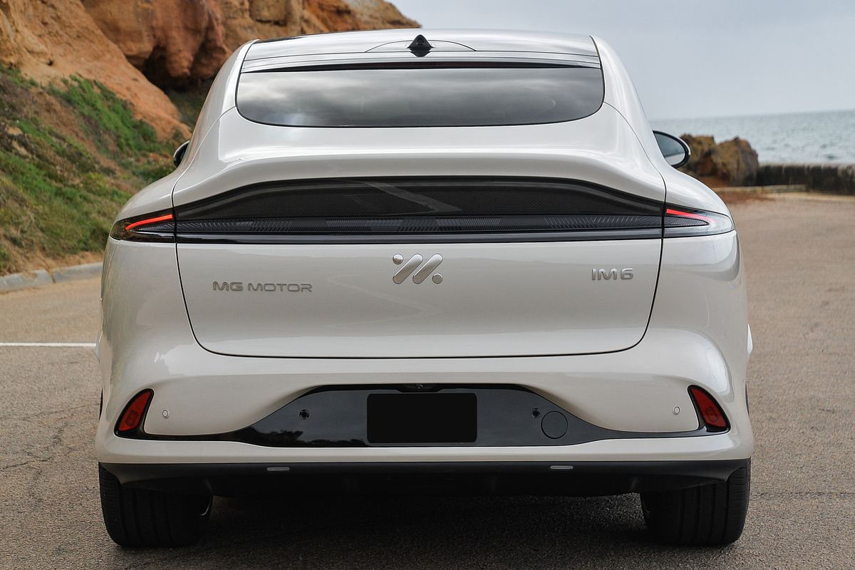 2025 MG IM6 Platinum S12L