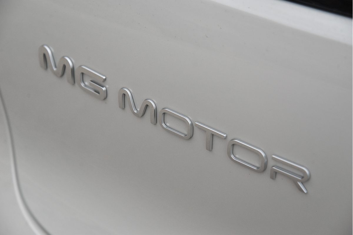 2025 MG IM6 Platinum S12L