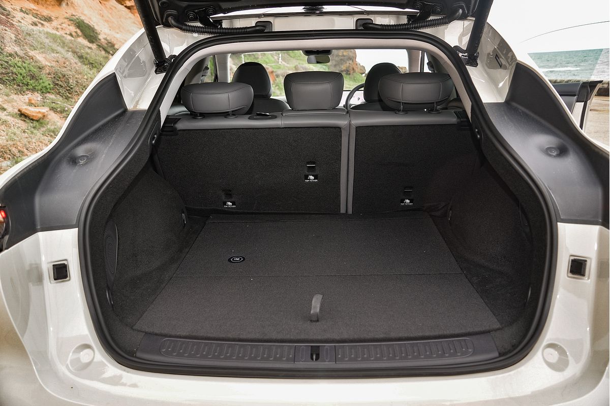 2025 MG IM6 Platinum S12L