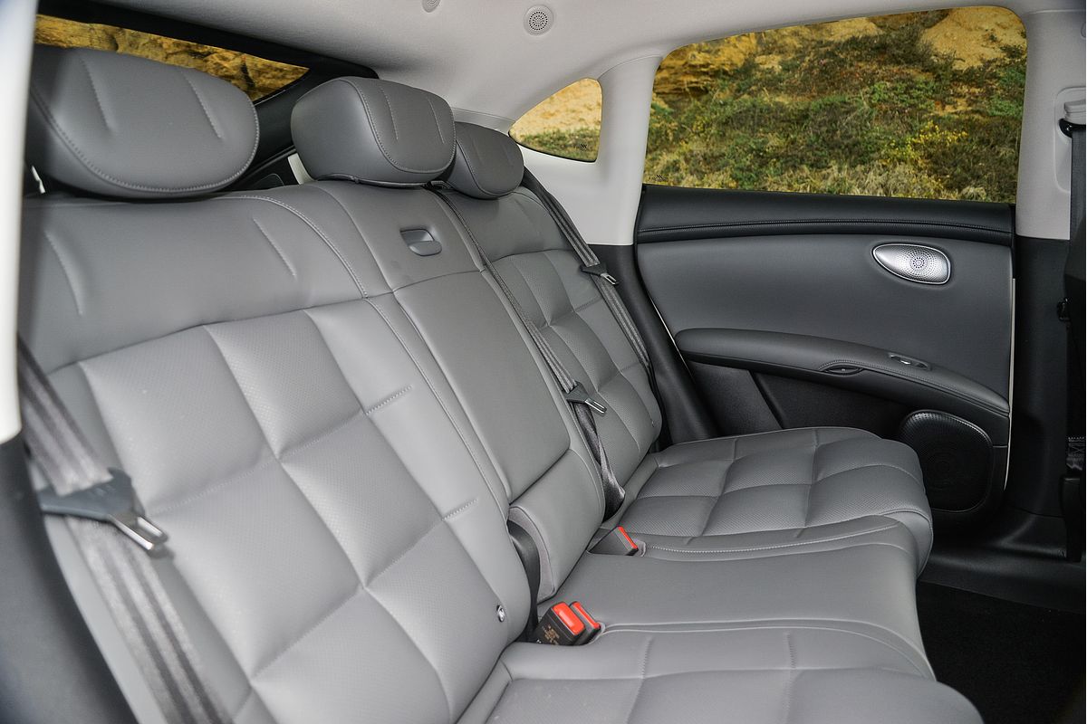 2025 MG IM6 Platinum S12L