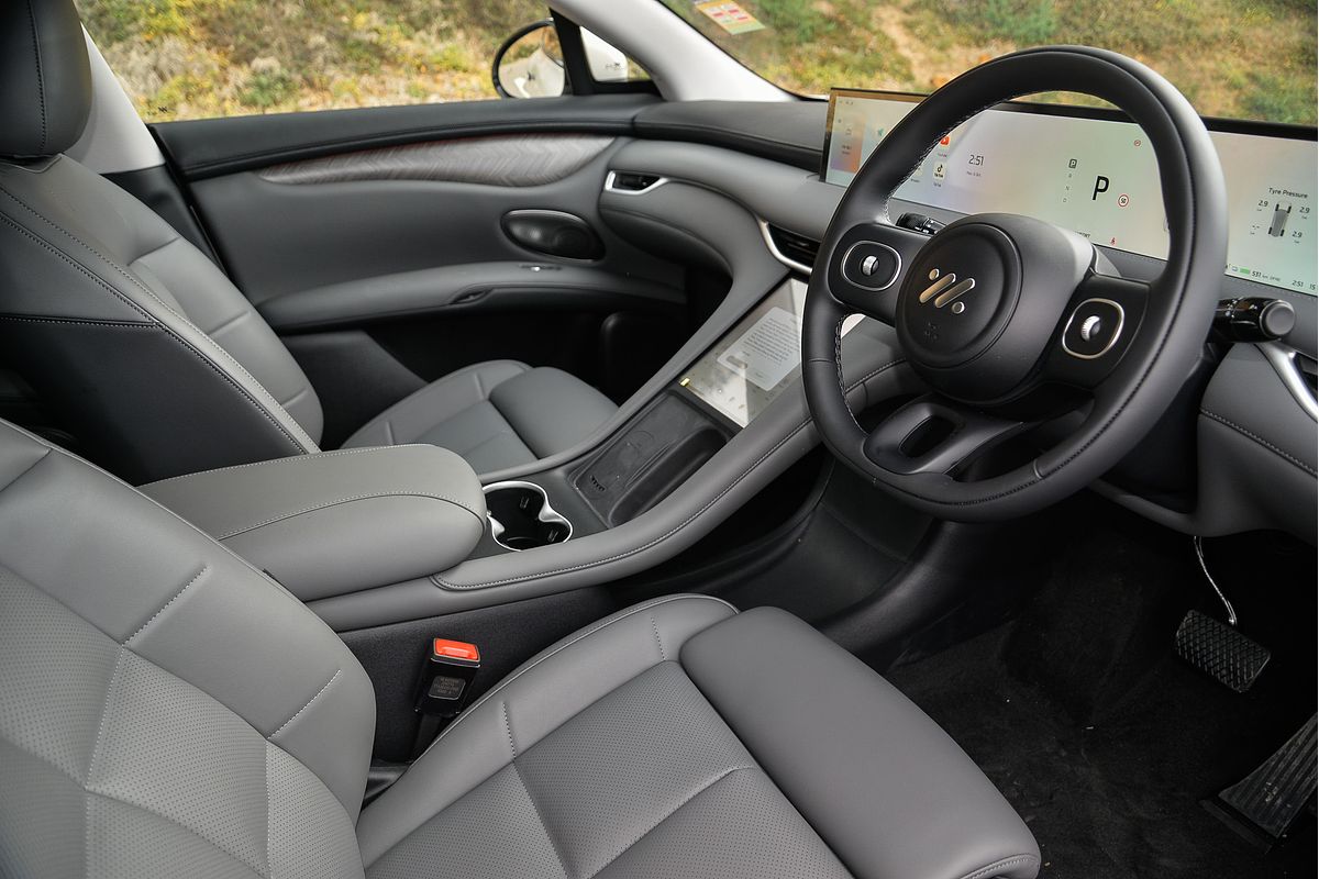 2025 MG IM6 Platinum S12L