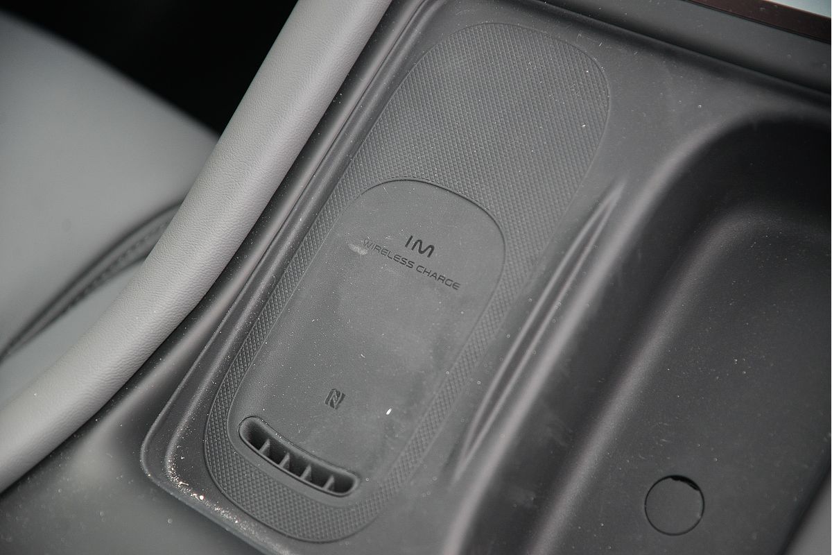 2025 MG IM6 Platinum S12L