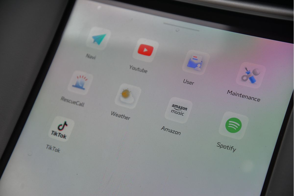 2025 MG IM6 Platinum S12L