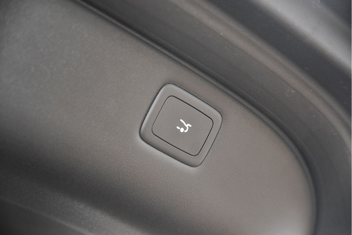 2025 MG IM6 Platinum S12L