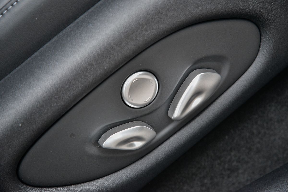 2025 MG IM6 Platinum S12L