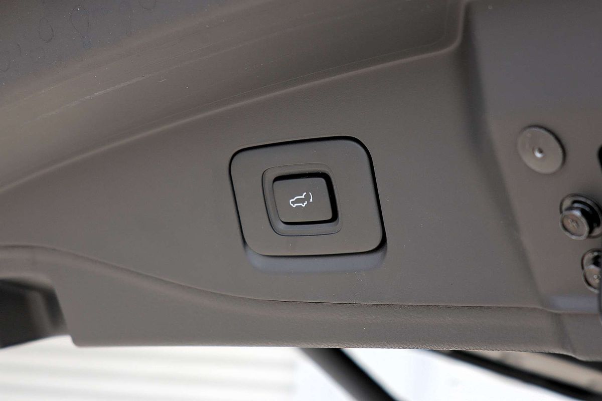 2024 Isuzu MU-X LS-T