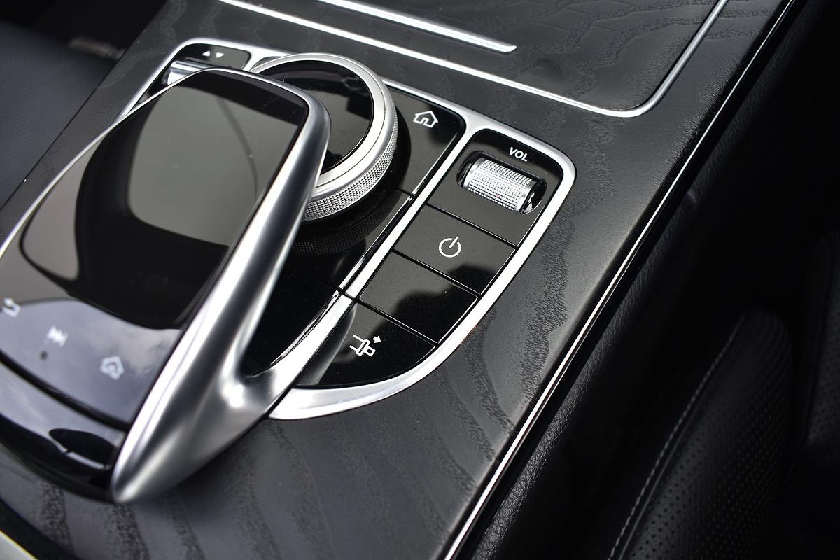 2019 Mercedes-Benz C-Class C300 A205