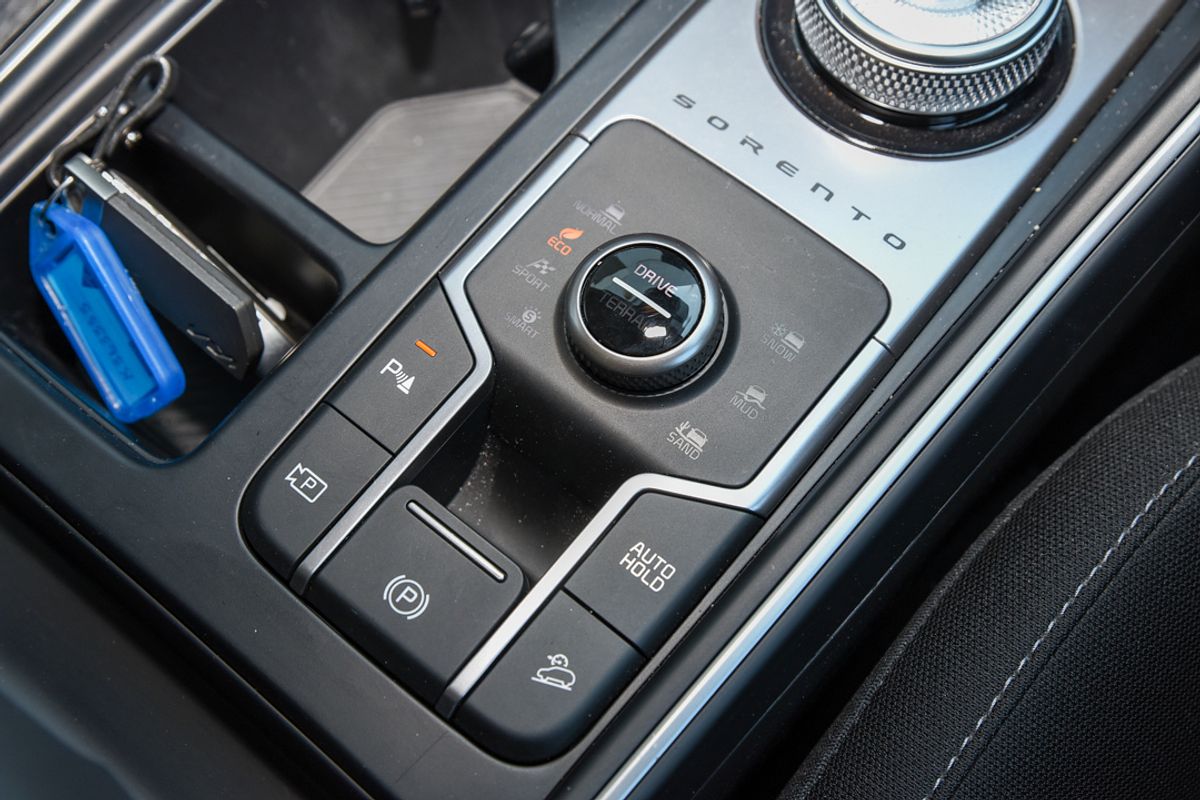 2025 Kia Sorento S MQ4 PE