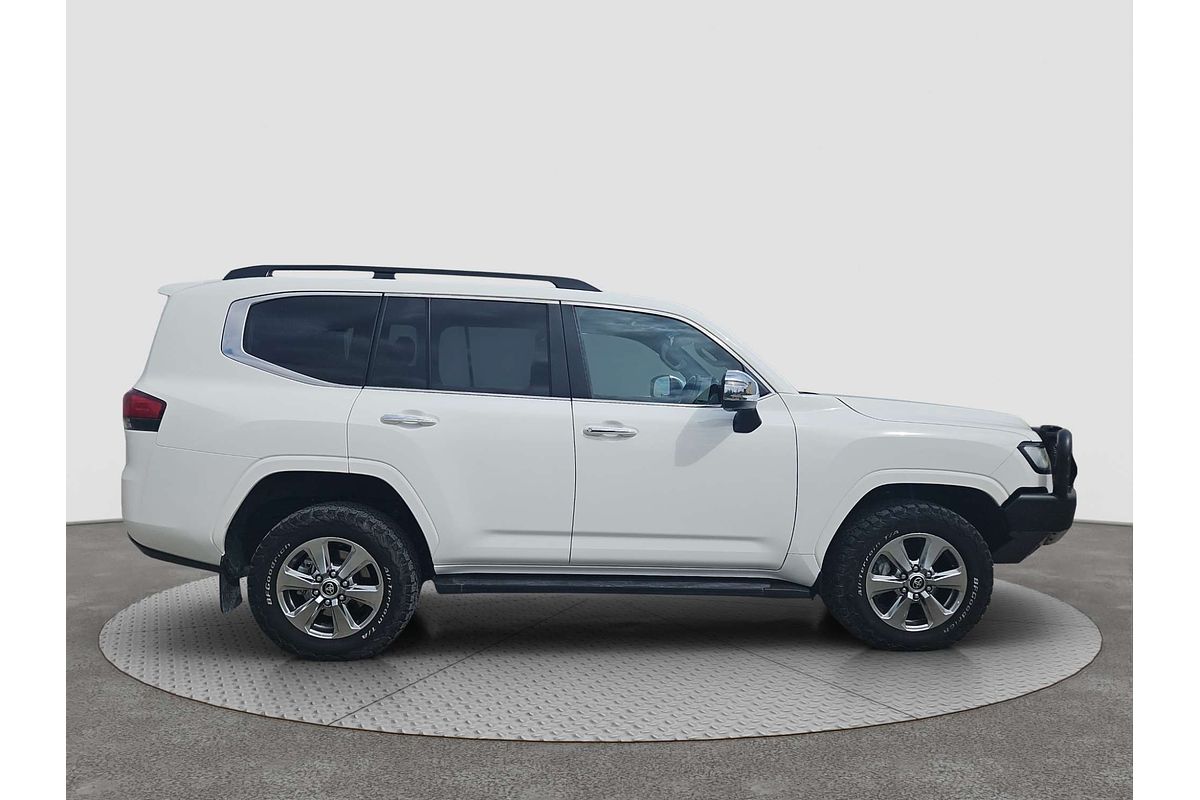 2022 Toyota Landcruiser Sahara FJA300R