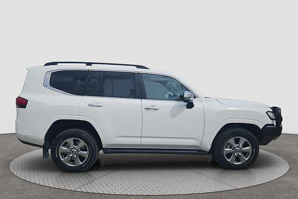 2022 Toyota Landcruiser Sahara FJA300R