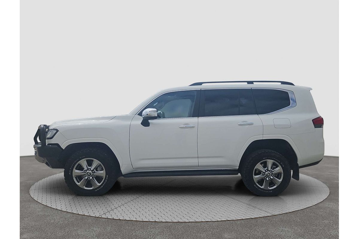 2022 Toyota Landcruiser Sahara FJA300R