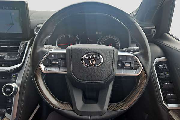 2022 Toyota Landcruiser Sahara FJA300R